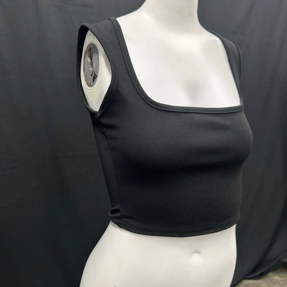 Pretty Little Thing Women's‎ Size 4 Black Ribbed Shape Scoop Neck Crop Top NWT - Picture 3 of 5